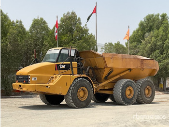 Kiepwagen met knikbesturing CATERPILLAR 740