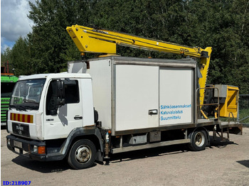 Vrachtwagen hoogwerker MAN