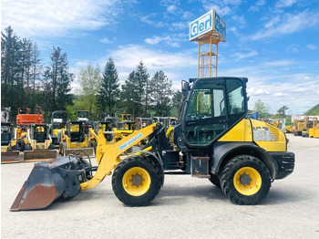 Wiellader KOMATSU WA80
