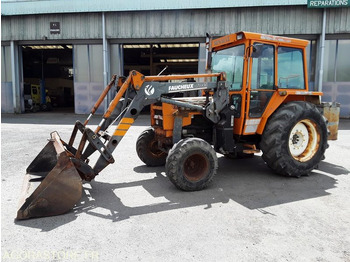 Tractor RENAULT