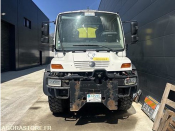 Vrachtwagen UNIMOG