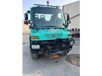 Vrachtwagen UNIMOG U300