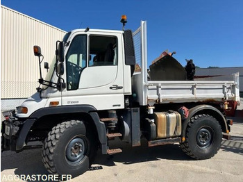 Vrachtwagen UNIMOG U300