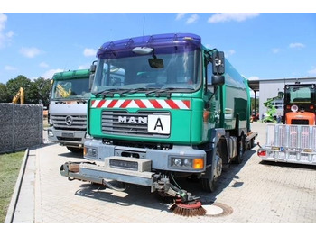 Veegwagen MAN M2000