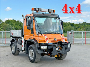 Kipper vrachtwagen UNIMOG