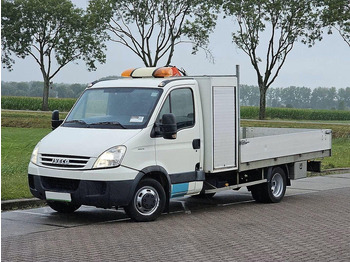 Vrachtwagen met open laadbak IVECO Daily