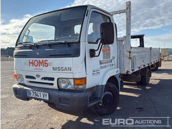 Vrachtwagen met open laadbak NISSAN