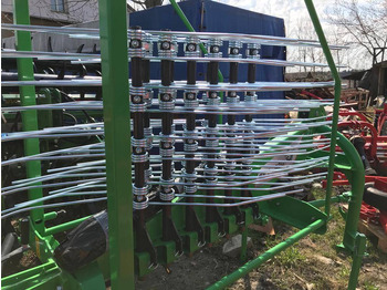 Hooischudder Inter-Tech rotary rake 4,2m: afbeelding 2 Hooischudder Inter-Tech rotary rake 4,2m: afbeelding 2