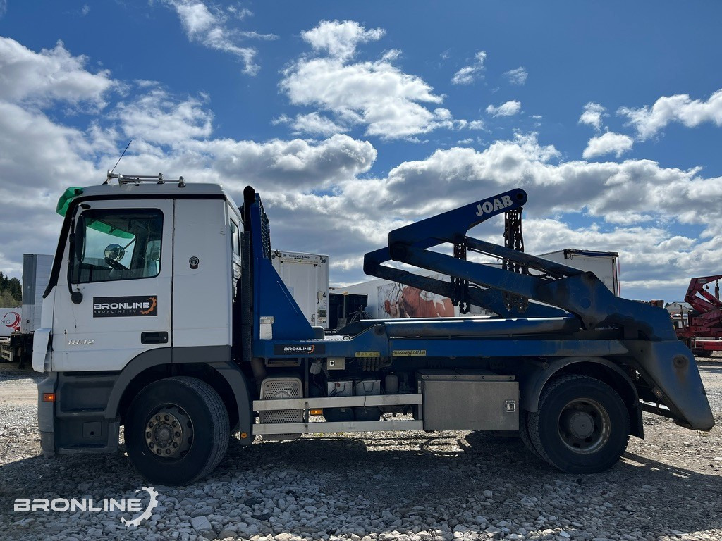 2004 Mercedes-Benz Actros 1832 Skip Loader Joab - Portaalarmsysteem vrachtwagen: afbeelding 3 2004 Mercedes-Benz Actros 1832 Skip Loader Joab - Portaalarmsysteem vrachtwagen: afbeelding 3