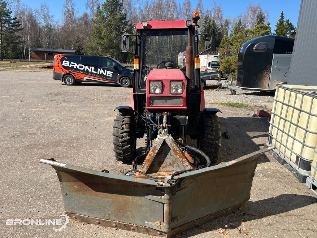 2016 Belarus 320.4 Tractor + Snow plow - Tractor, Sneeuwschuif: afbeelding 1 2016 Belarus 320.4 Tractor + Snow plow - Tractor, Sneeuwschuif: afbeelding 1