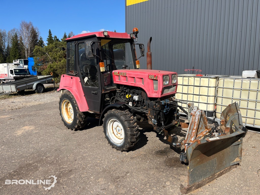 2016 Belarus 320.4 Tractor + Snow plow - Tractor, Sneeuwschuif: afbeelding 2 2016 Belarus 320.4 Tractor + Snow plow - Tractor, Sneeuwschuif: afbeelding 2