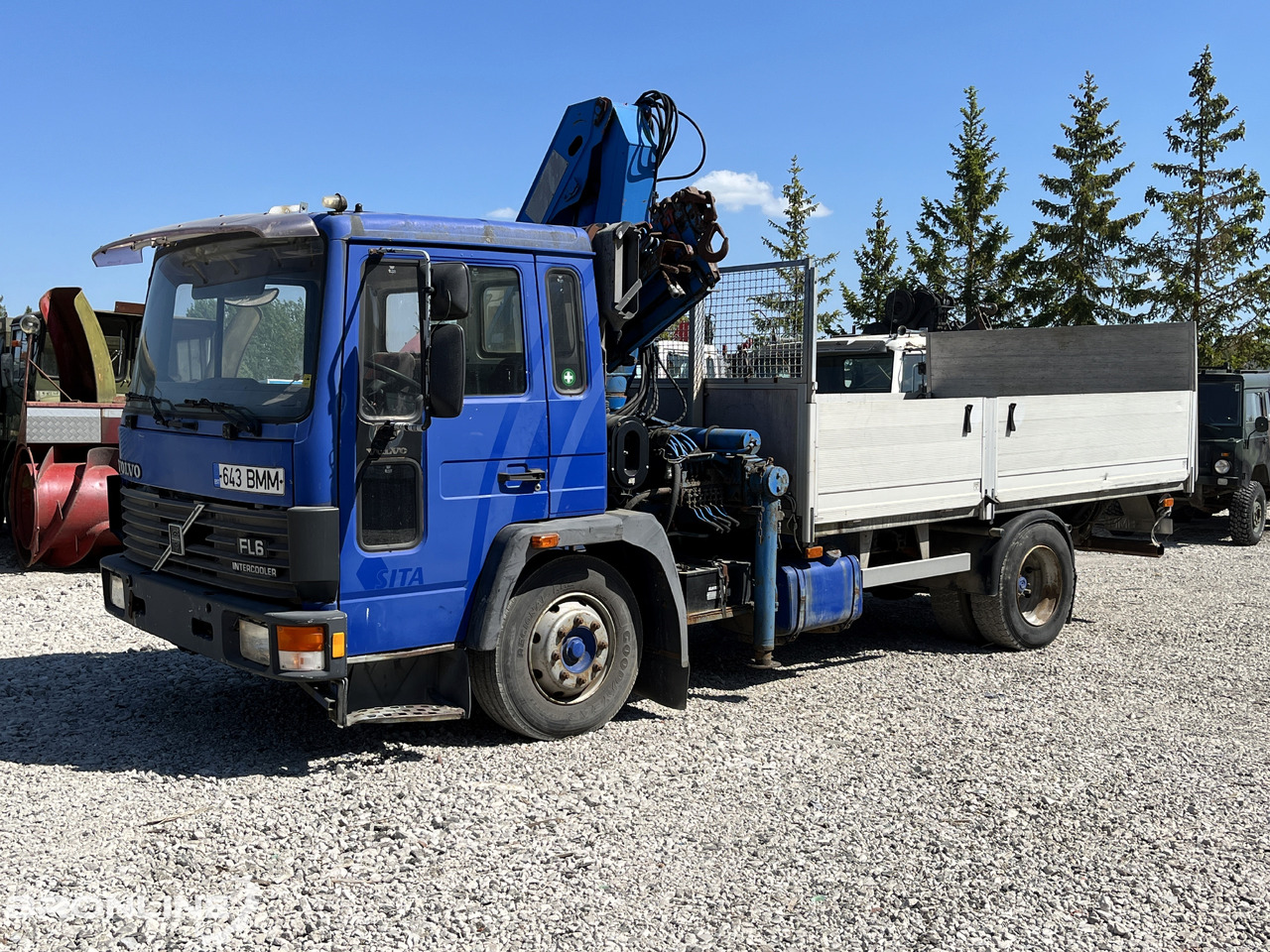 VOLVO FL611 + Palfinger PK 8200 - Vrachtwagen met open laadbak, Kraanwagen: afbeelding 1 VOLVO FL611 + Palfinger PK 8200 - Vrachtwagen met open laadbak, Kraanwagen: afbeelding 1