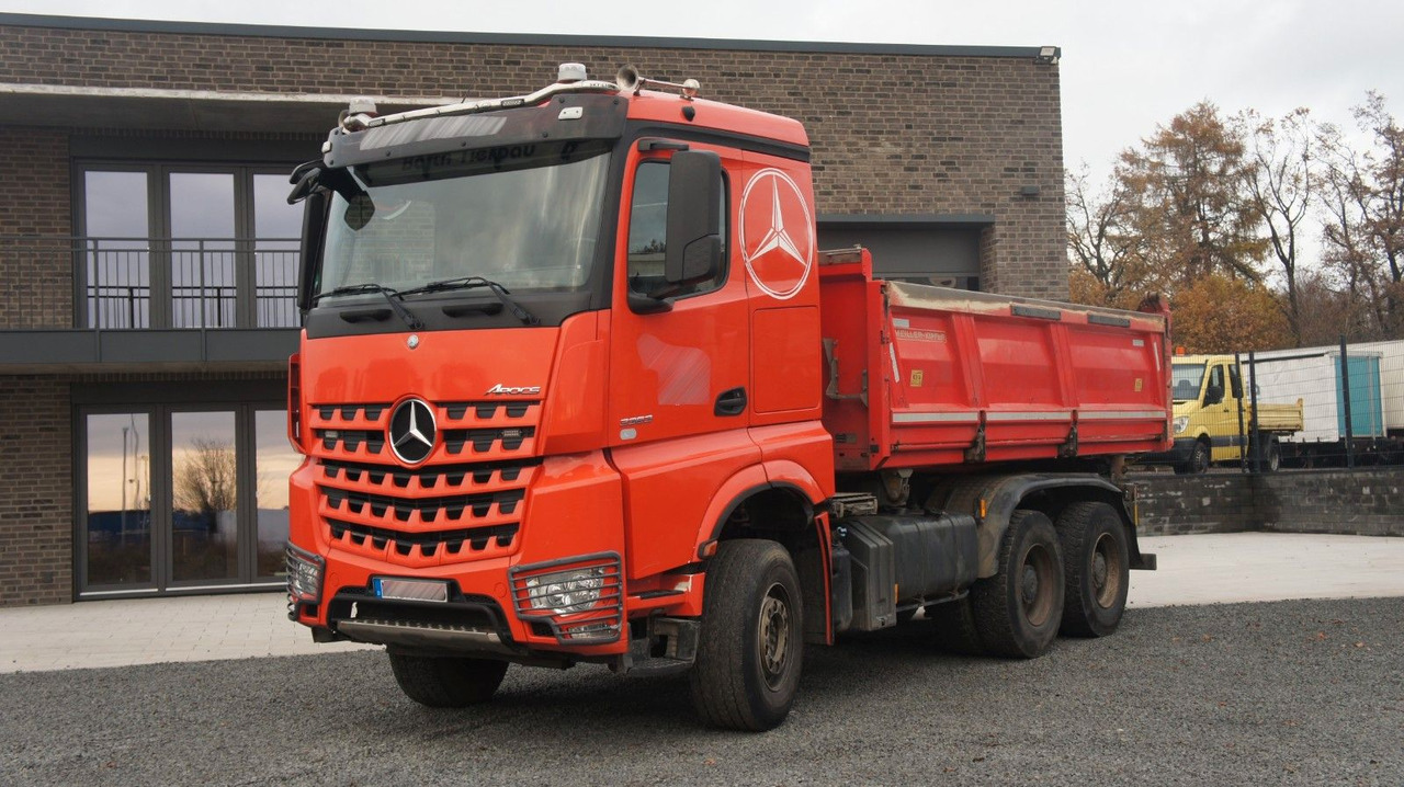 Mercedes-Benz Actros 2663 Dreiseitenkipper Meiller Bordmatik - Kipper vrachtwagen: afbeelding 2 Mercedes-Benz Actros 2663 Dreiseitenkipper Meiller Bordmatik - Kipper vrachtwagen: afbeelding 2