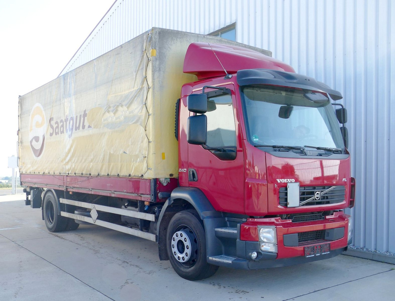 Volvo FL 240 PRITSCHE / PLANE + LBW + KLIMA + EURO 5 - Schuifzeilen vrachtwagen: afbeelding 1 Volvo FL 240 PRITSCHE / PLANE + LBW + KLIMA + EURO 5 - Schuifzeilen vrachtwagen: afbeelding 1