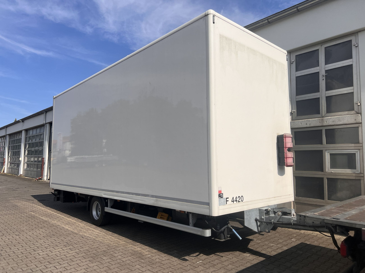 Ackermann Z-KA-F10.5/7,5 1 Achs Kofferanhänger mit Ladebordwand 10,5 t GG - Gesloten aanhangwagen: afbeelding 2 Ackermann Z-KA-F10.5/7,5 1 Achs Kofferanhänger mit Ladebordwand 10,5 t GG - Gesloten aanhangwagen: afbeelding 2