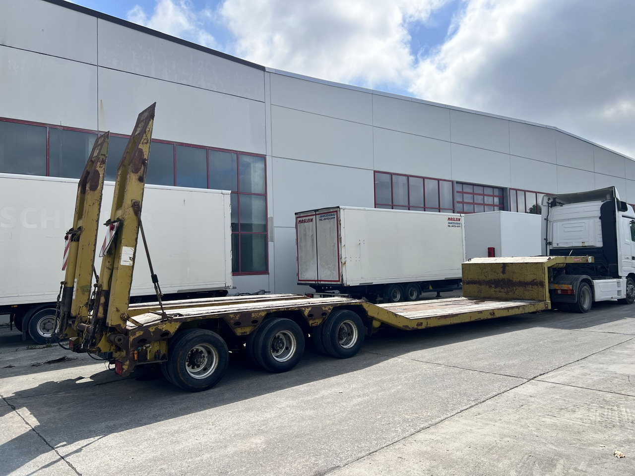 LANGENDORF SATBUE 30/38 3 Achs Tiefbett- Satteltieflader - Dieplader oplegger: afbeelding 2 LANGENDORF SATBUE 30/38 3 Achs Tiefbett- Satteltieflader - Dieplader oplegger: afbeelding 2