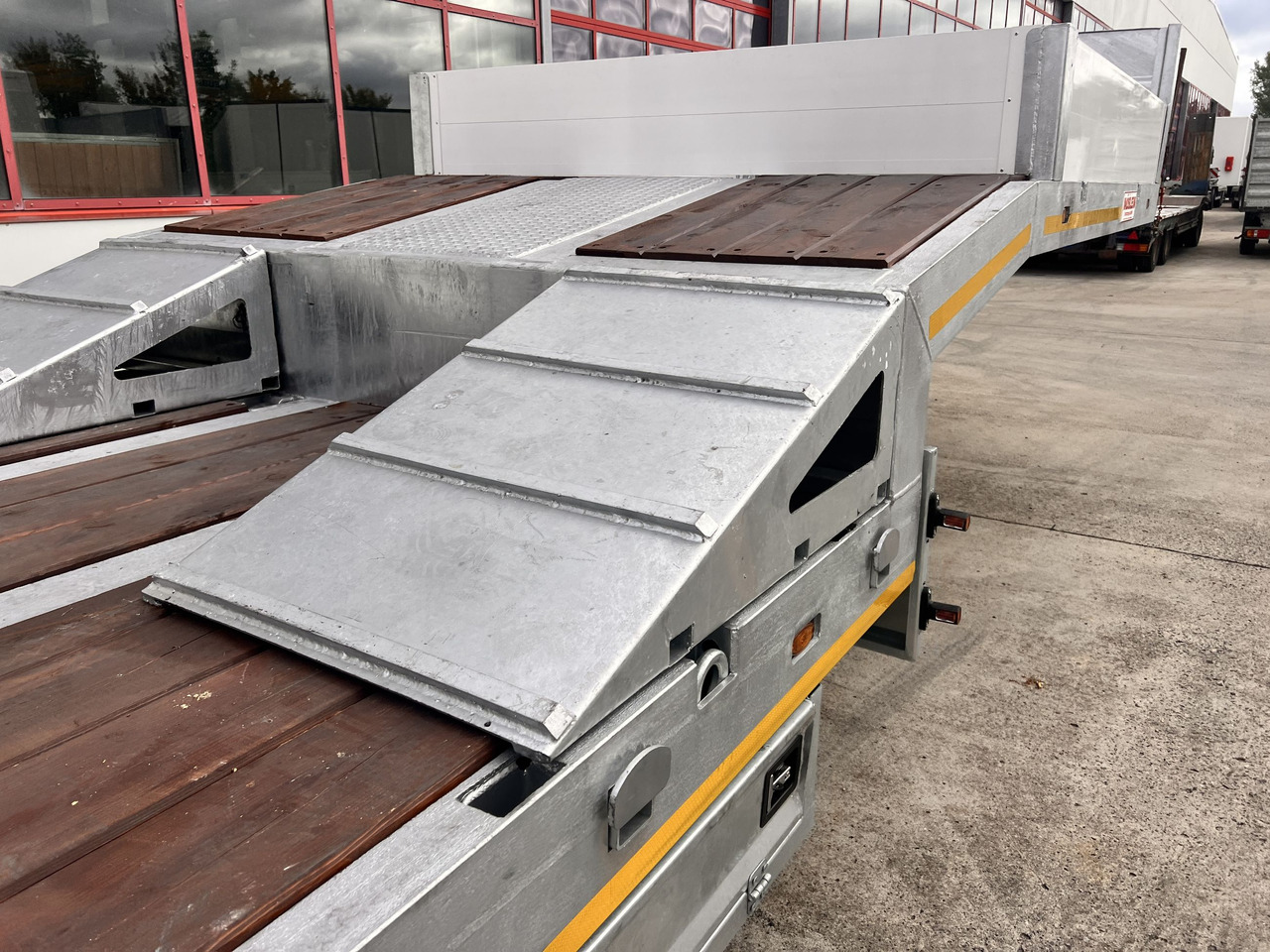 Möslein ST 3 3 Achs Satteltieflader neu - Dieplader oplegger: afbeelding 4 Möslein ST 3 3 Achs Satteltieflader neu - Dieplader oplegger: afbeelding 4