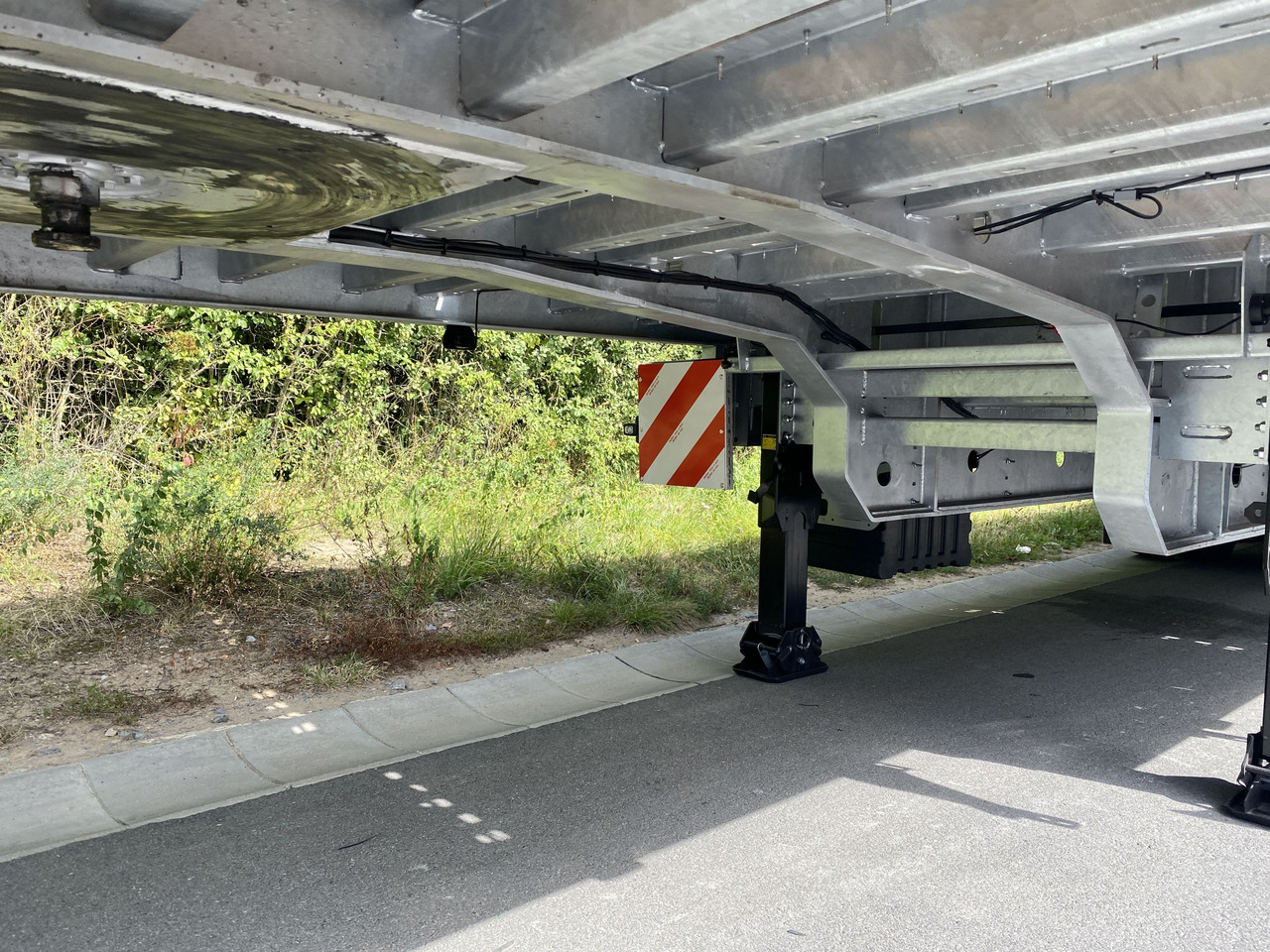 Möslein ST 3-Plato 9,4 3 Achs Satteltieflader Plato 45 t GGfür Fertigteile, Baumaschinen oder Container - Vlakke/ Open oplegger: afbeelding 5 Möslein ST 3-Plato 9,4 3 Achs Satteltieflader Plato 45 t GGfür Fertigteile, Baumaschinen oder Container - Vlakke/ Open oplegger: afbeelding 5