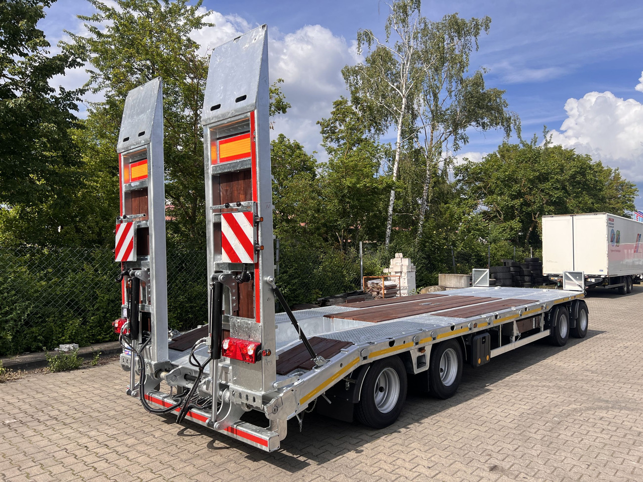 Möslein T4 VB H1 gerade neuer 4 Achs Tieflader gerade hydraulischen Rampen - Dieplader aanhangwagen: afbeelding 5 Möslein T4 VB H1 gerade neuer 4 Achs Tieflader gerade hydraulischen Rampen - Dieplader aanhangwagen: afbeelding 5