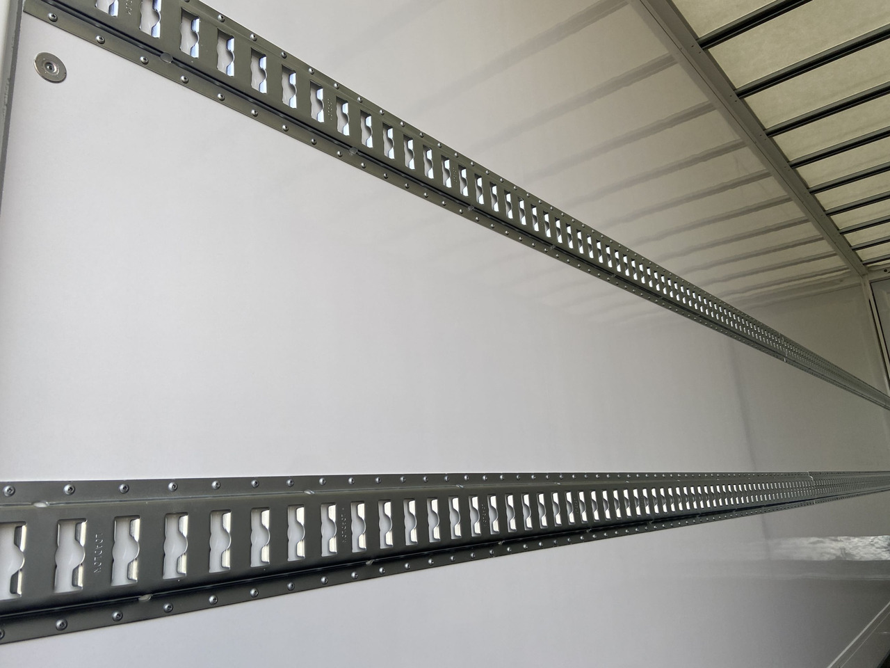 Möslein TKO 105 D 7m weiß Tandem- Koffer, Durchladbar, -- Neufahrzeug -- - Gesloten aanhangwagen: afbeelding 5 Möslein TKO 105 D 7m weiß Tandem- Koffer, Durchladbar, -- Neufahrzeug -- - Gesloten aanhangwagen: afbeelding 5