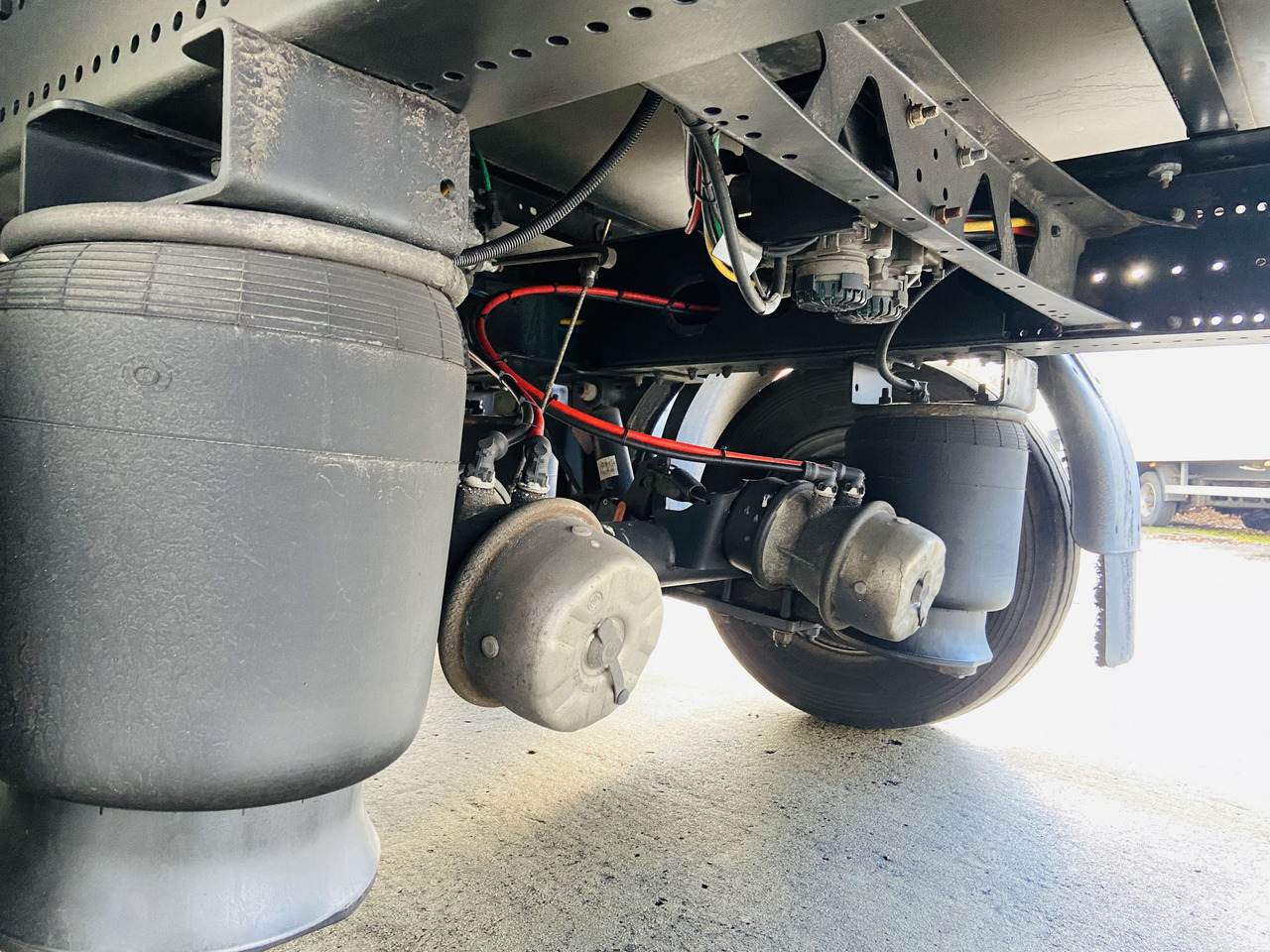 Möslein TKO 105 D 7m weiß Tandem- Koffer, Durchladbar, Neuwertig - Gesloten aanhangwagen: afbeelding 3 Möslein TKO 105 D 7m weiß Tandem- Koffer, Durchladbar, Neuwertig - Gesloten aanhangwagen: afbeelding 3