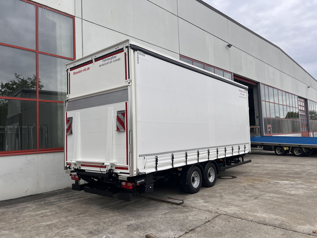 Möslein TPS 105 D-L Planenanhänger, Ladebordwand + Durchladbar neuwertig - Aanhangwagen met huif: afbeelding 2 Möslein TPS 105 D-L Planenanhänger, Ladebordwand + Durchladbar neuwertig - Aanhangwagen met huif: afbeelding 2