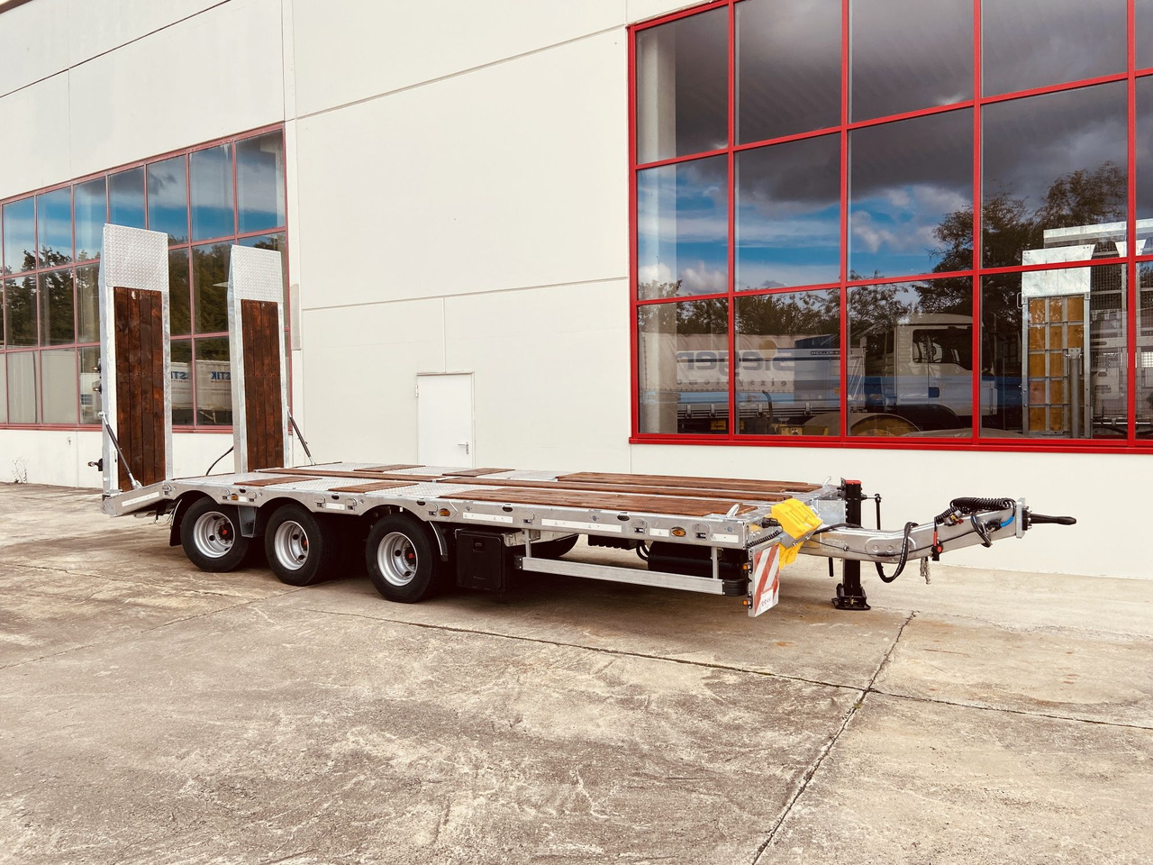 Möslein TT 31 31 t GG Tridem- Tieflader 3 Achs, gelenktNeufahrzeug - Dieplader aanhangwagen: afbeelding 4 Möslein TT 31 31 t GG Tridem- Tieflader 3 Achs, gelenktNeufahrzeug - Dieplader aanhangwagen: afbeelding 4