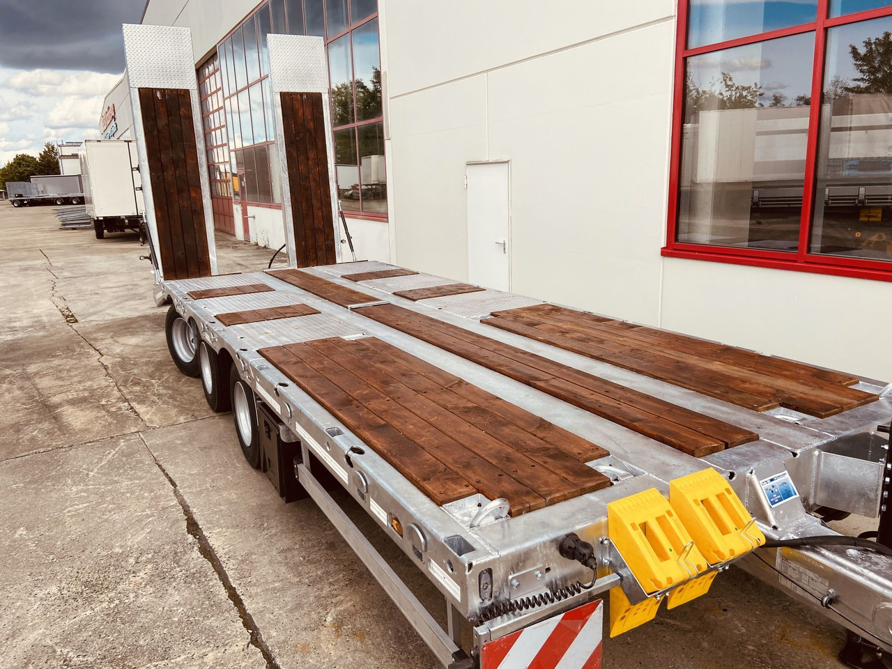 Möslein TT 34 Zugrohr Gerade 34 t GG Tridem- Tieflader 3 Achs, gelenktNeufahrzeug - Dieplader aanhangwagen: afbeelding 2 Möslein TT 34 Zugrohr Gerade 34 t GG Tridem- Tieflader 3 Achs, gelenktNeufahrzeug - Dieplader aanhangwagen: afbeelding 2