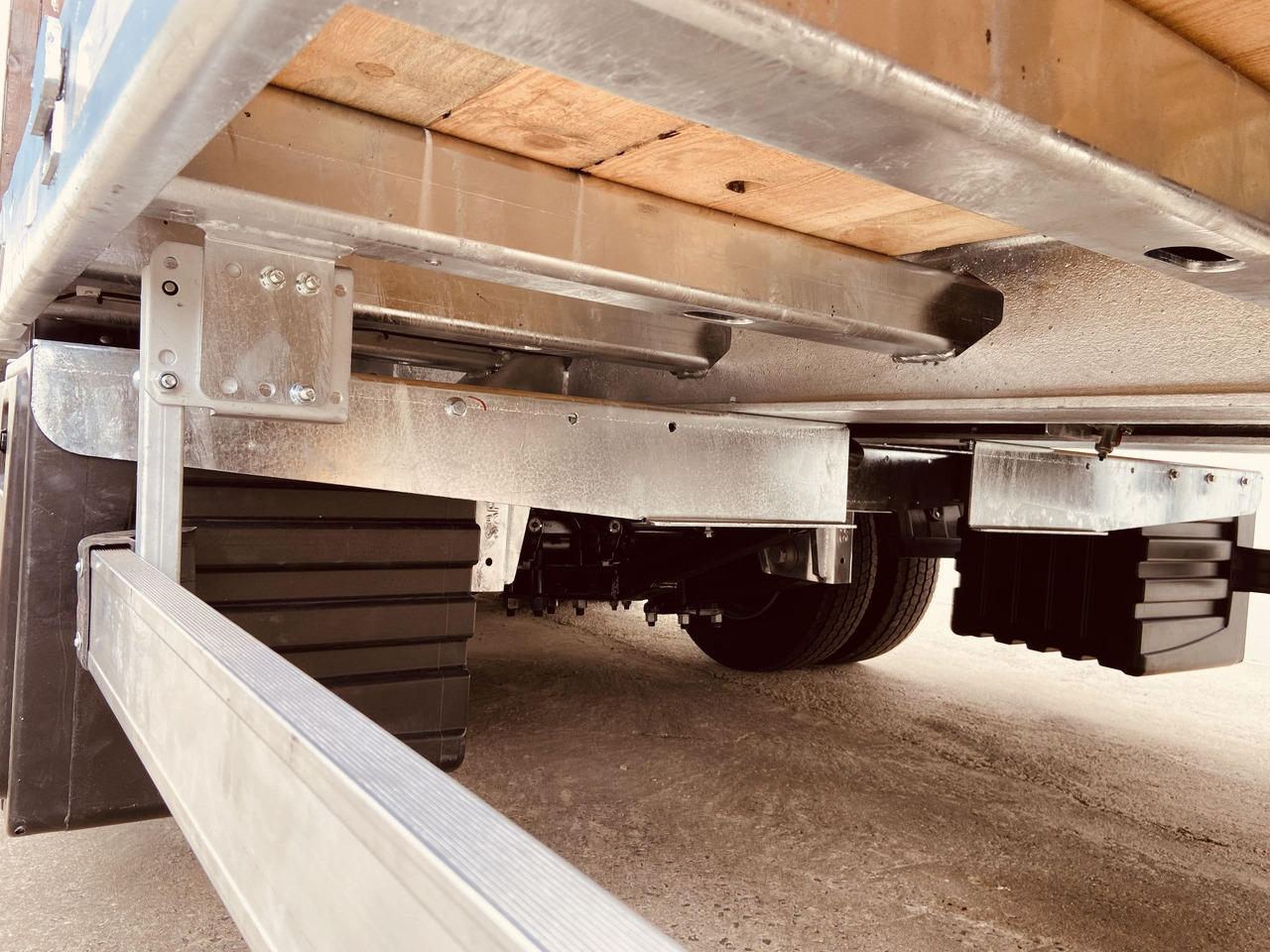 Möslein TT 34 Zugrohr Gerade 34 t GG Tridem- Tieflader 3 Achs, gelenktNeufahrzeug - Dieplader aanhangwagen: afbeelding 3 Möslein TT 34 Zugrohr Gerade 34 t GG Tridem- Tieflader 3 Achs, gelenktNeufahrzeug - Dieplader aanhangwagen: afbeelding 3