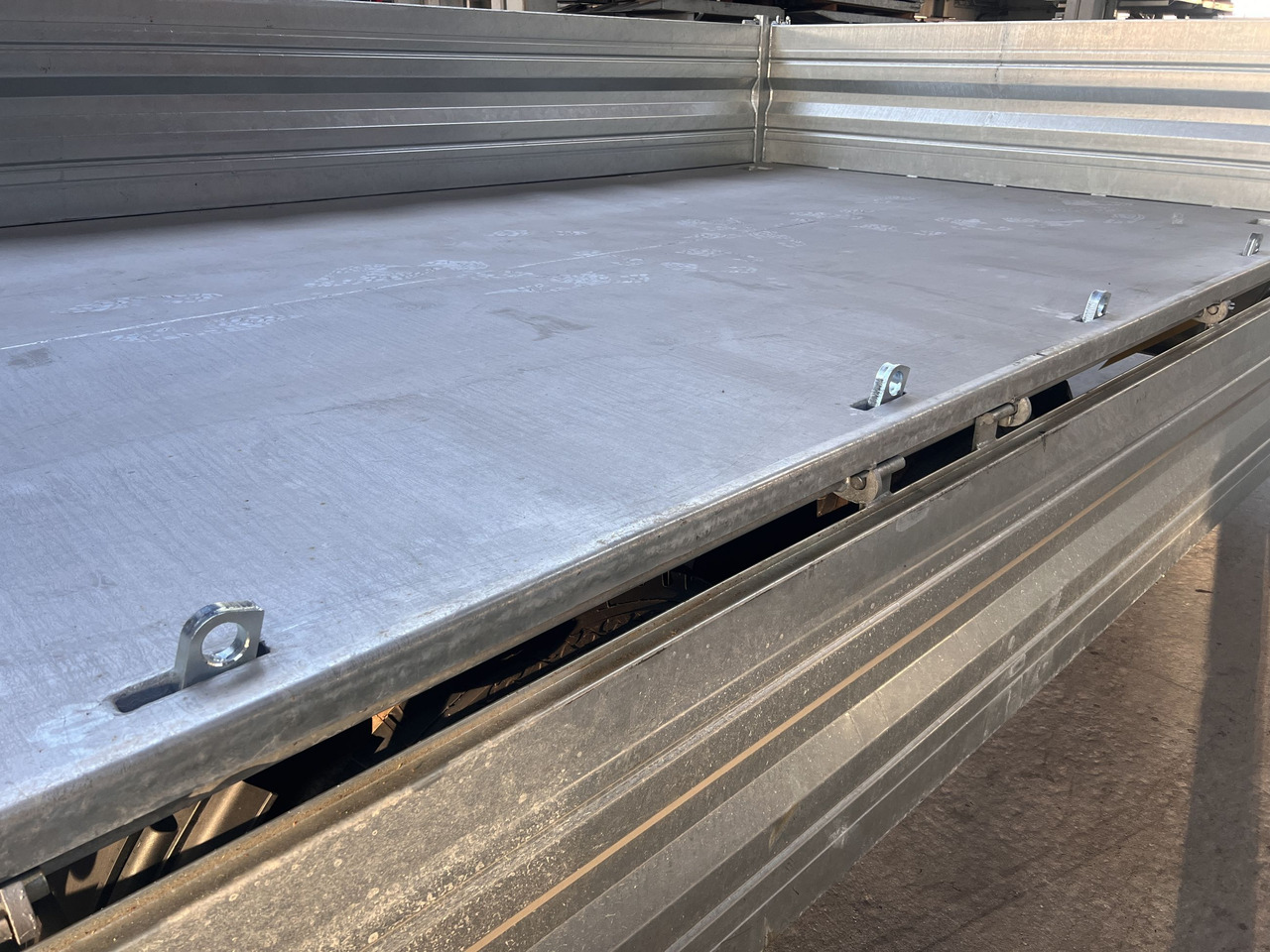 Möslein TTD 14 5,70 m 14 t Tandem- Kipper Tieflader 5,70 m lang, Breite Reifen-- Neufahrzeug -- - Kipper aanhangwagen: afbeelding 2 Möslein TTD 14 5,70 m 14 t Tandem- Kipper Tieflader 5,70 m lang, Breite Reifen-- Neufahrzeug -- - Kipper aanhangwagen: afbeelding 2