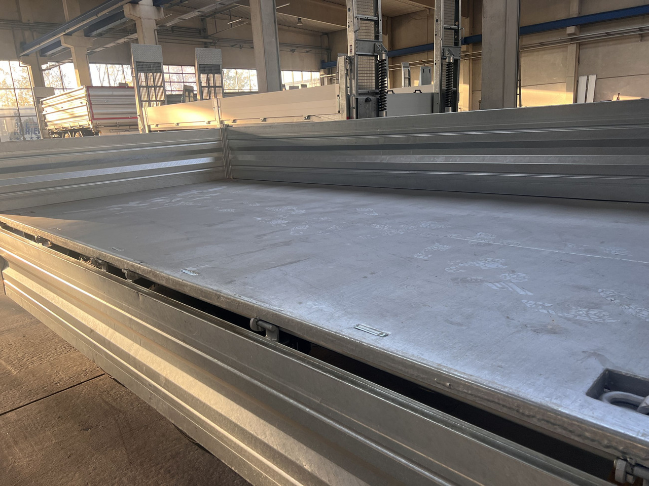 Möslein TTD 14 Schwebheim 14 t Tandemkipper Tieflader Breite Reifen-- Neufahrzeug -- - Kipper aanhangwagen: afbeelding 4 Möslein TTD 14 Schwebheim 14 t Tandemkipper Tieflader Breite Reifen-- Neufahrzeug -- - Kipper aanhangwagen: afbeelding 4