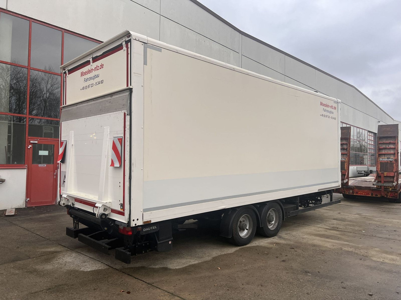 Möslein Tandem Koffer mit Ladebordwand 1,5 t + Durchlad - Gesloten aanhangwagen: afbeelding 1 Möslein Tandem Koffer mit Ladebordwand 1,5 t + Durchlad - Gesloten aanhangwagen: afbeelding 1