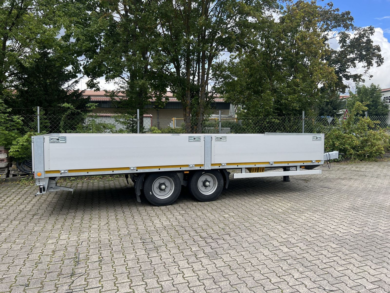 Möslein Tandem Pritsche- Tieflader mit Rungentaschen - Dieplader aanhangwagen: afbeelding 4 Möslein Tandem Pritsche- Tieflader mit Rungentaschen - Dieplader aanhangwagen: afbeelding 4