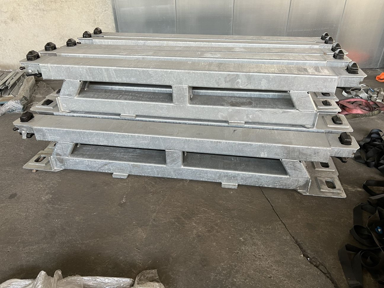 Müller Mitteltal Ausgleichsbock für Satteltieflader incl. Conatinerverschlüssen - Dieplader oplegger: afbeelding 2 Müller Mitteltal Ausgleichsbock für Satteltieflader incl. Conatinerverschlüssen - Dieplader oplegger: afbeelding 2