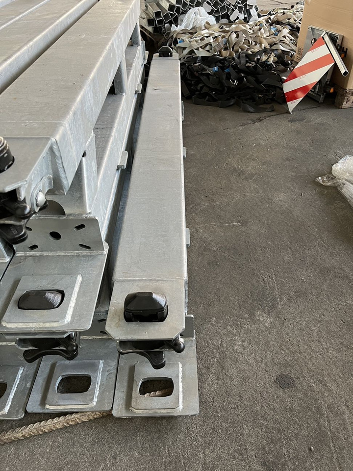 Müller Mitteltal Ausgleichsbock für Satteltieflader incl. Conatinerverschlüssen - Dieplader oplegger: afbeelding 3 Müller Mitteltal Ausgleichsbock für Satteltieflader incl. Conatinerverschlüssen - Dieplader oplegger: afbeelding 3