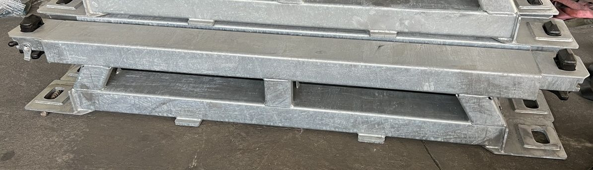 Müller Mitteltal Ausgleichsbock für Satteltieflader incl. Conatinerverschlüssen - Dieplader oplegger: afbeelding 1 Müller Mitteltal Ausgleichsbock für Satteltieflader incl. Conatinerverschlüssen - Dieplader oplegger: afbeelding 1