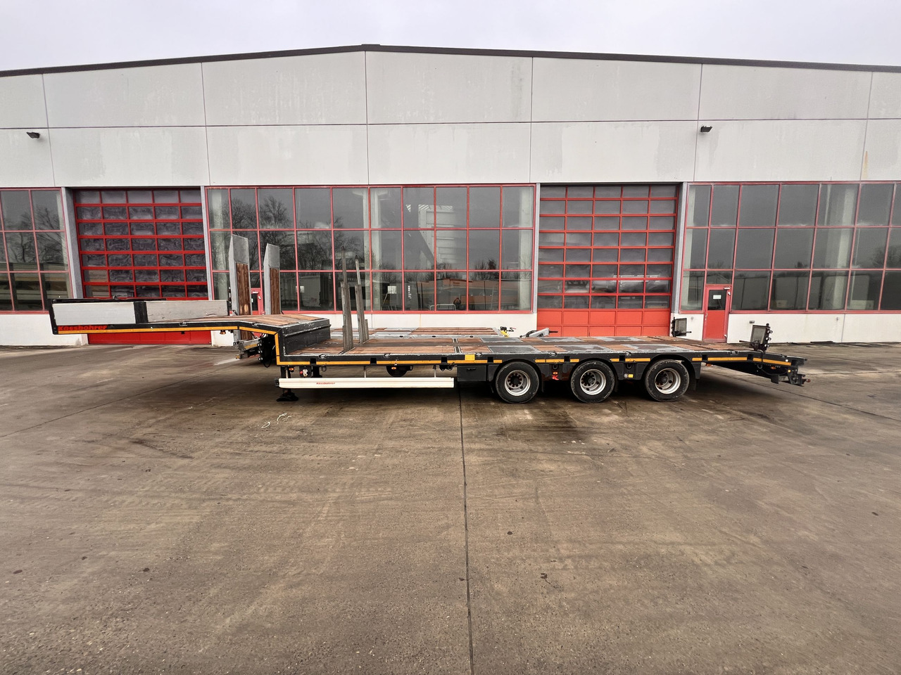 T3 3 Achs Satteltieflader - Dieplader oplegger: afbeelding 1 T3 3 Achs Satteltieflader - Dieplader oplegger: afbeelding 1