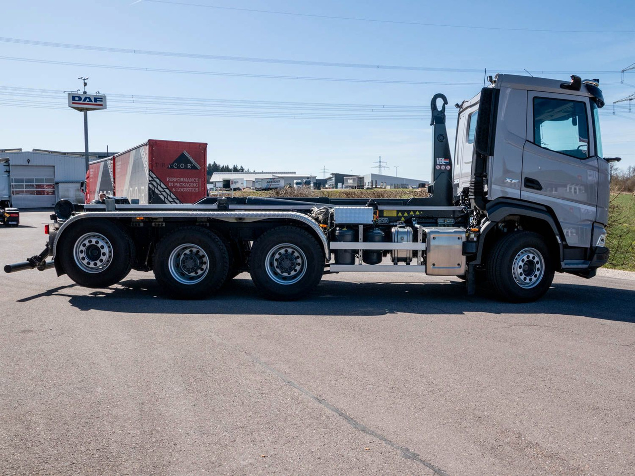 DAF XF 530 FAW mit VDL Abrollkipper DAF XF 530 FAW mit VDL Abrollkipper - Haakarmsysteem vrachtwagen: afbeelding 4 DAF XF 530 FAW mit VDL Abrollkipper DAF XF 530 FAW mit VDL Abrollkipper - Haakarmsysteem vrachtwagen: afbeelding 4