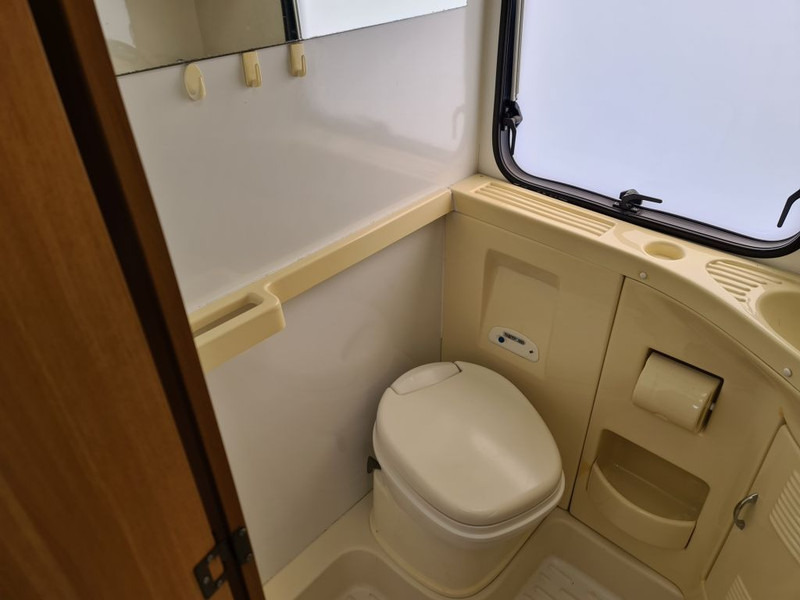 Half integraal camper Ford CAMPER FORD RIMOR SPA: afbeelding 8