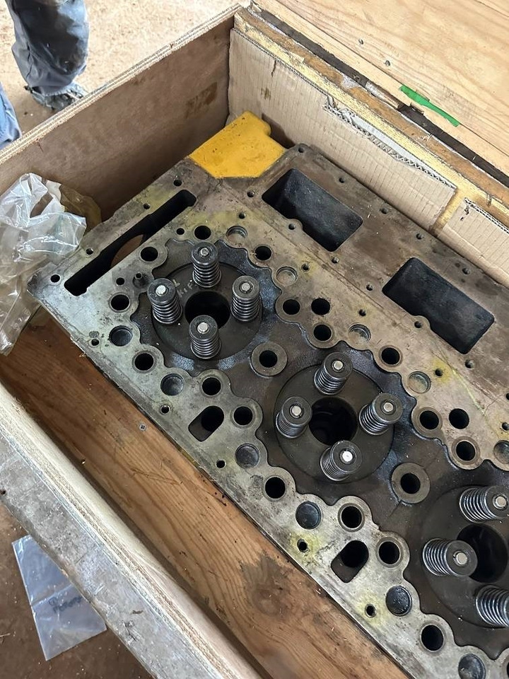 CAT 7N9532 7N-9532 cylinder head - Motor voor Bouwmachine: afbeelding 4 CAT 7N9532 7N-9532 cylinder head - Motor voor Bouwmachine: afbeelding 4