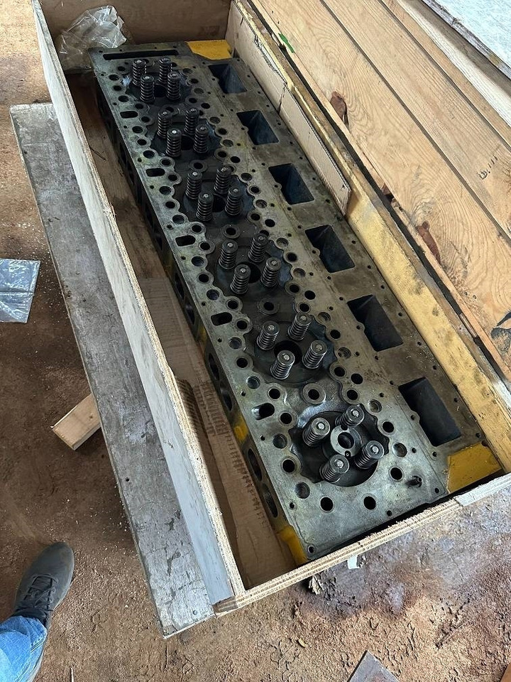 CAT 7N9532 7N-9532 cylinder head - Motor voor Bouwmachine: afbeelding 1 CAT 7N9532 7N-9532 cylinder head - Motor voor Bouwmachine: afbeelding 1