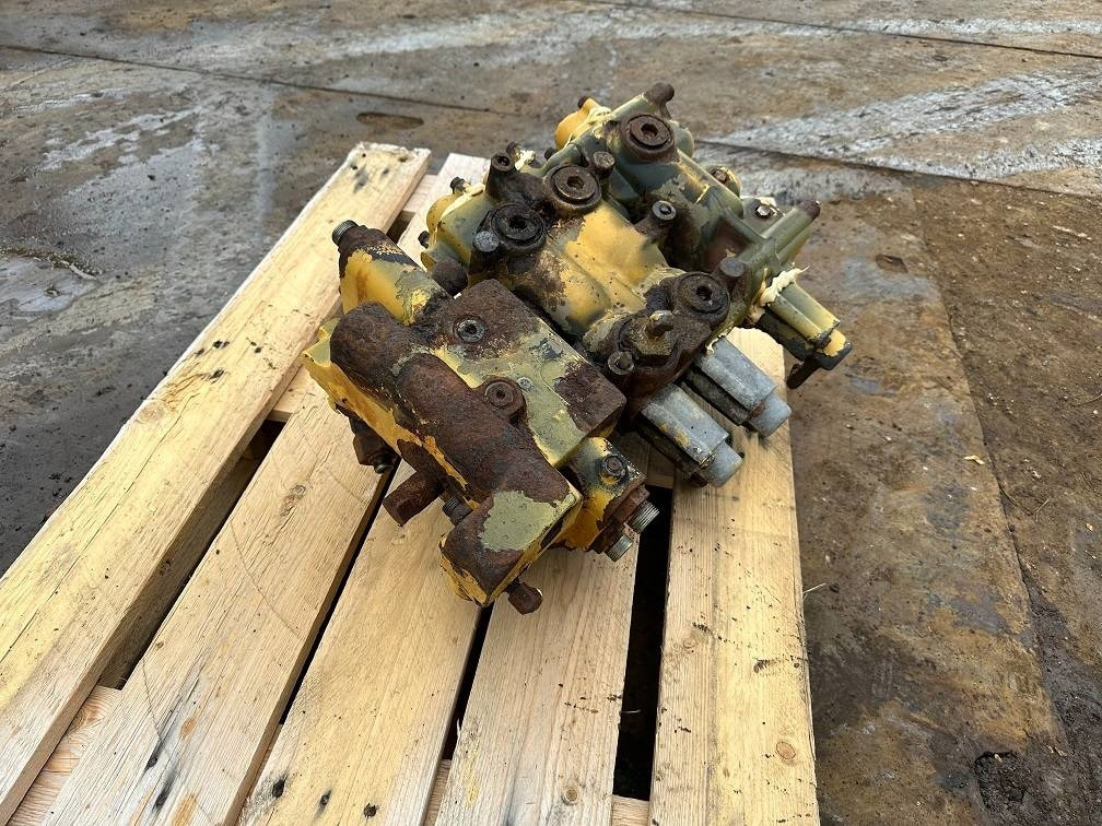 CAT 950 G II valve - Hydraulica voor Bouwmachine: afbeelding 2 CAT 950 G II valve - Hydraulica voor Bouwmachine: afbeelding 2