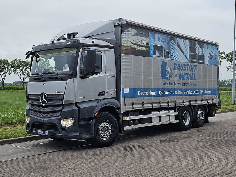 Mercedes-Benz ANTOS 2543 + FORKLIFT PALFINGER - Schuifzeilen vrachtwagen: afbeelding 2 Mercedes-Benz ANTOS 2543 + FORKLIFT PALFINGER - Schuifzeilen vrachtwagen: afbeelding 2