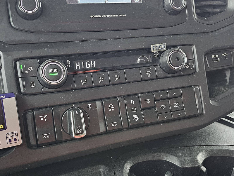 Koelwagen vrachtwagen Scania P320: afbeelding 13