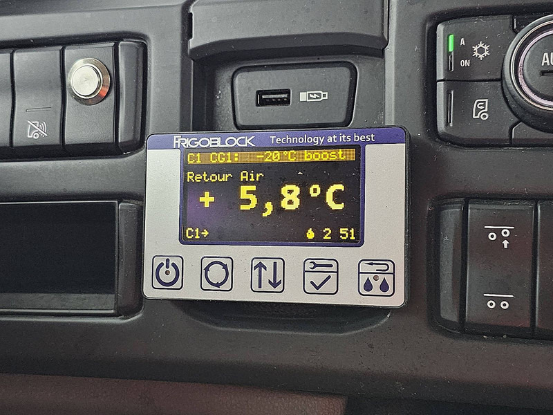 Koelwagen vrachtwagen Scania P320: afbeelding 11