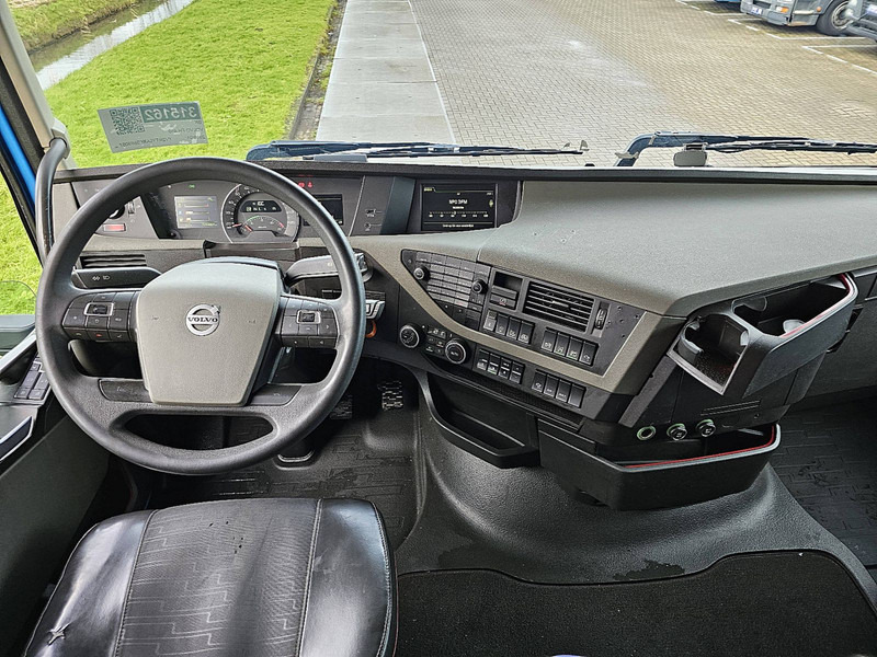 Interieur foto 1: Trekker Volvo FH 460 PTO SKIRTS VEB+