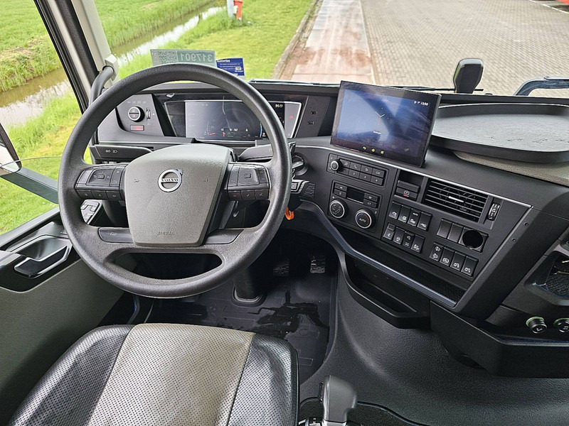 Interieur foto 1: Trekker Volvo FH 500 FH5 6X2 STEERED PTO