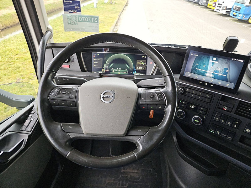 Interieur foto 1: Trekker Volvo FH 500 XL FH5 6X2 LED PTO+H