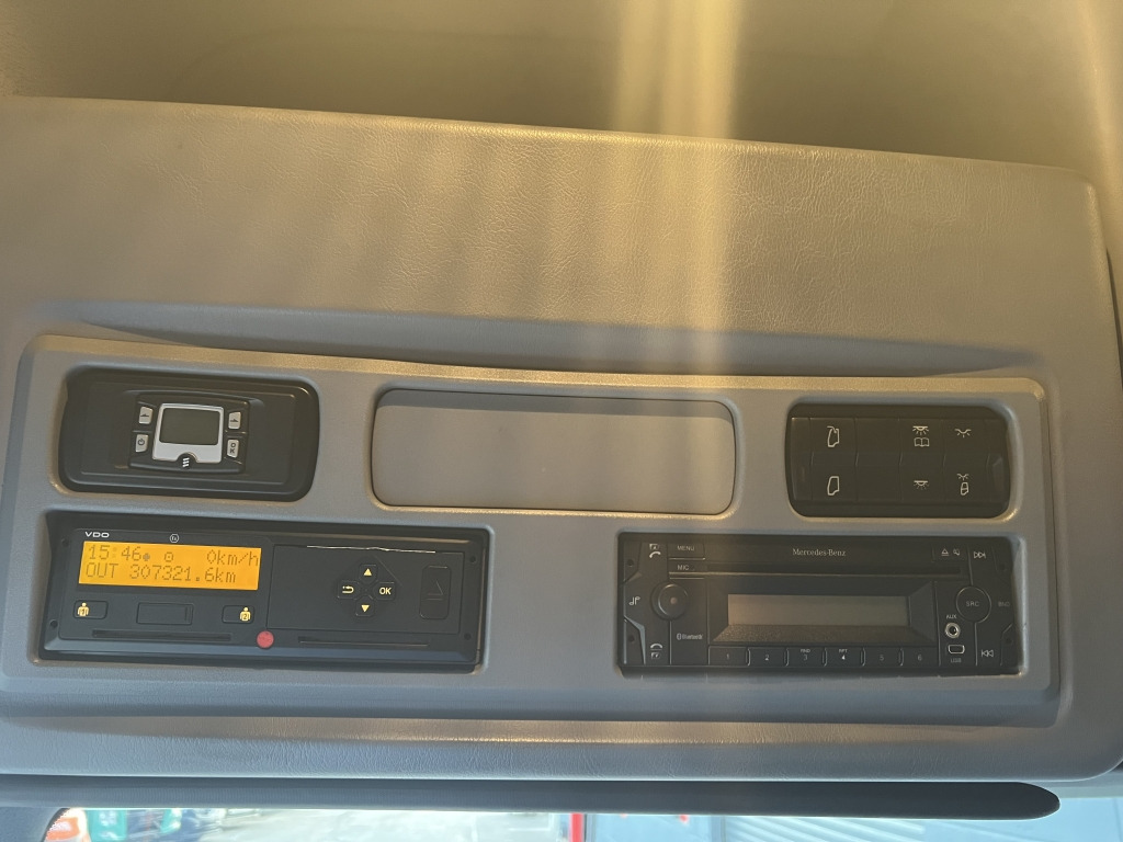 Mercedes-Benz Atego 1530 Klima Motorbremse Tempomat 7,35m +LBW - Schuifzeilen vrachtwagen: afbeelding 4 Mercedes-Benz Atego 1530 Klima Motorbremse Tempomat 7,35m +LBW - Schuifzeilen vrachtwagen: afbeelding 4