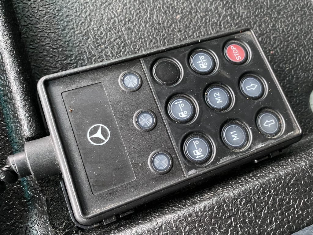 Mercedes-Benz Econic 2633 PLATZ Mülltonnenwaschanlage - Vuilniswagen: afbeelding 4 Mercedes-Benz Econic 2633 PLATZ Mülltonnenwaschanlage - Vuilniswagen: afbeelding 4